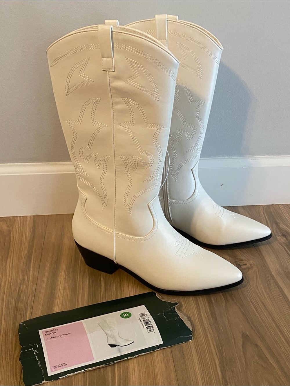 New off-white Brynley White Fable cowboy boots ladies 10 white bachelorette